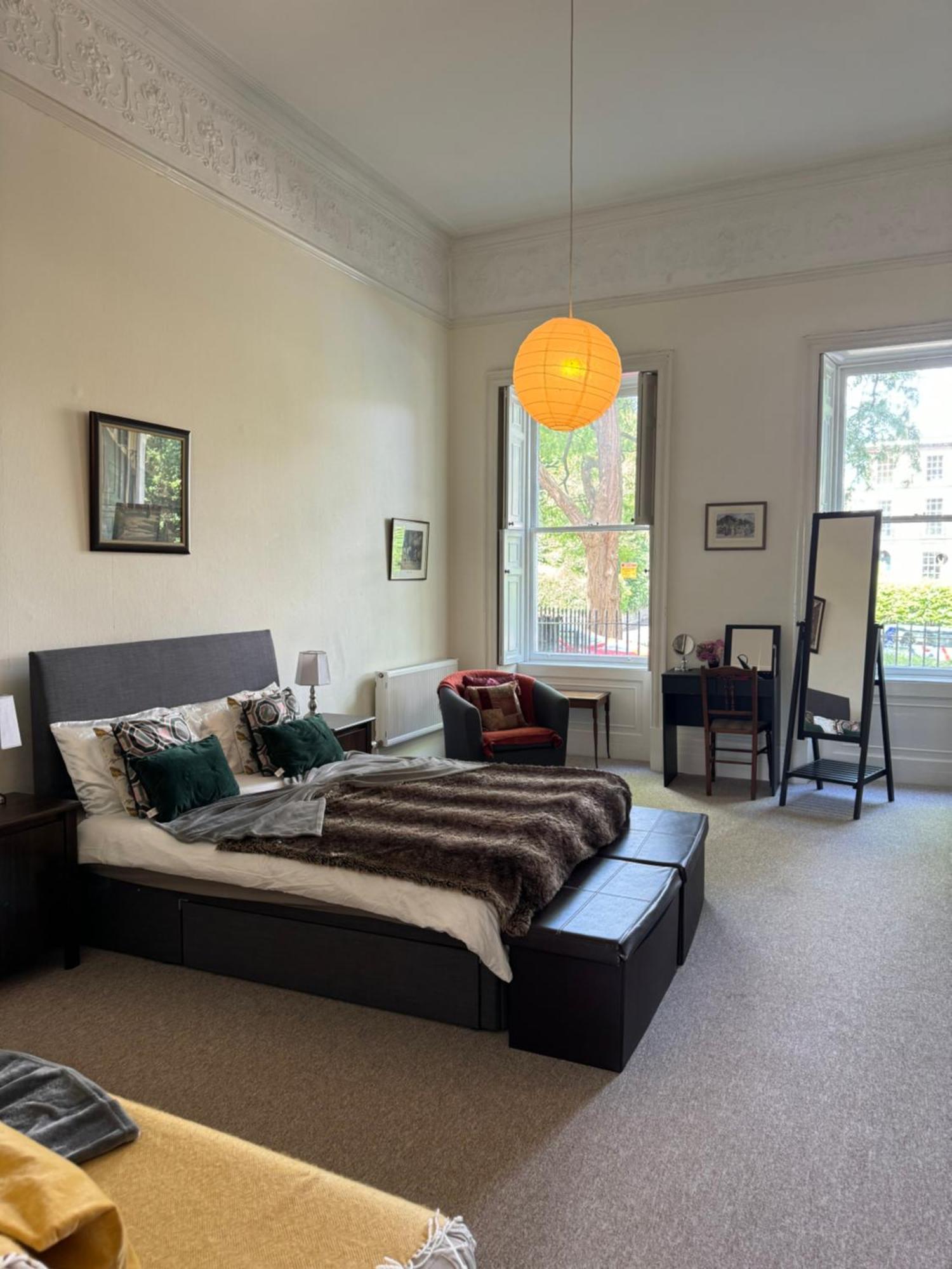 Grosvenor Apartments In Bath - Great For Families, Groups, Couples, 80 Sq M, Parking Exterior photo